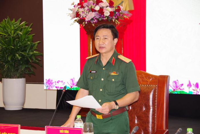 Đồng chí Thiếu tướng Đoàn Xuân Bường, Bí thư Đảng ủy, Chính ủy Quân khu chủ trì hội nghị - Ảnh: T.D