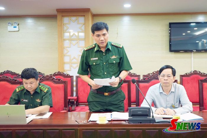 Lãnh đạo Ban Chỉ huy Bộ đội Biên phòng tỉnh báo cáo tại cuộc họp.