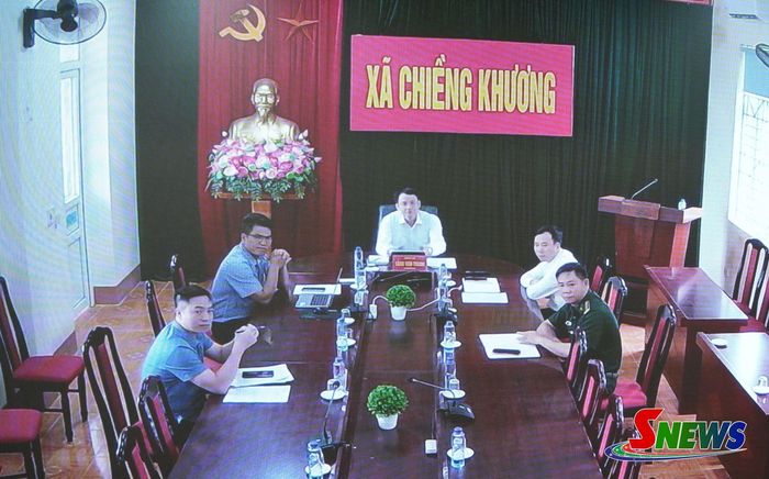Lãnh đạo xã Chiềng Khương tham dự cuộc họp trực tuyến.