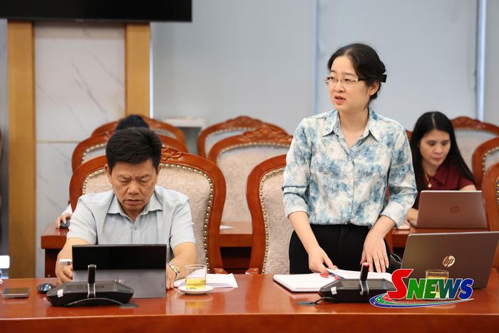 Lãnh đạo Sở Khoa học và Công nghệ báo cáo tại cuộc họp.