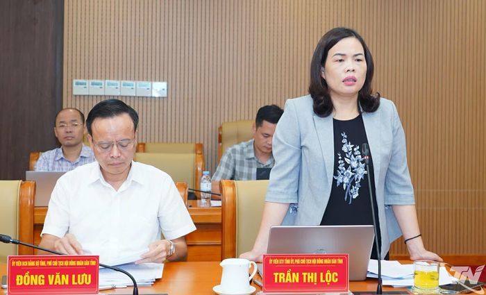 Các đồng chí Thường trực HĐND tỉnh phát biểu.
