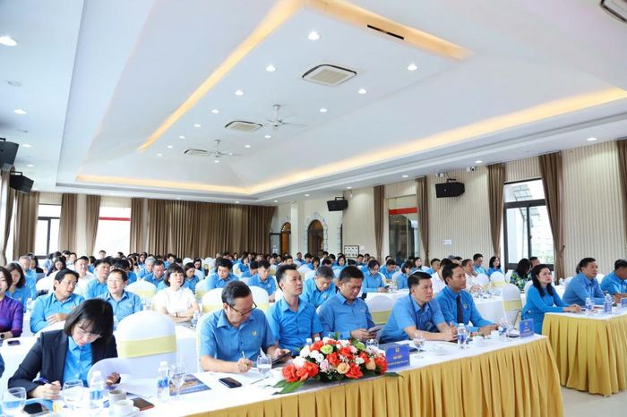 Đại điện Công đoàn cơ sở trực thuộc Công đoàn Công Thương Việt Nam tham gia hội nghị