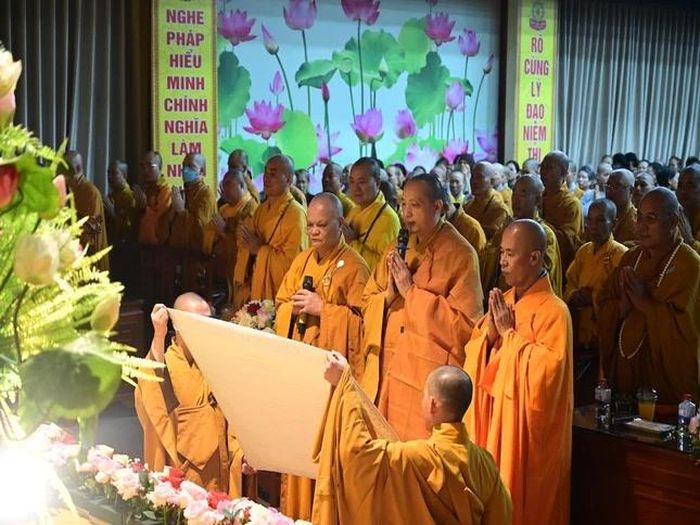 Thượng tọa Thích Quảng Minh, Phó Chánh Duy-na trường hạ Cơ sở 1 đại diện chư hành giả an cư tác bạch cầu pháp