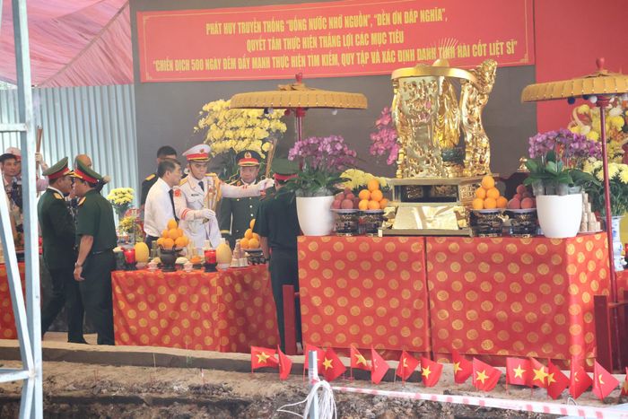Thứ hai, TP.HCM cần phối hợp chặt chẽ với Bộ Quốc phòng, Bộ Công an và Quân khu 7 tiếp tục tổng hợp, phân tích hệ thống hồ sơ, tư liệu về các trận đánh lớn, đặc biệt trong các năm 1968 và 1972; kết hợp lời kể của nhân chứng với các phương pháp khoa học hiện đại nhằm đẩy nhanh việc khoanh vùng, khai quật các khu vực nghi có mộ liệt sĩ.