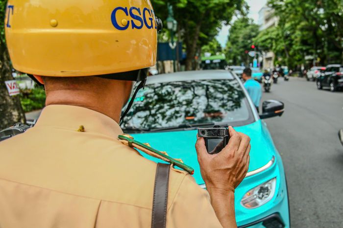 CSGT kiên quyết không để tái diễn tình trạng lấn chiếm lòng đường, vỉa hè.