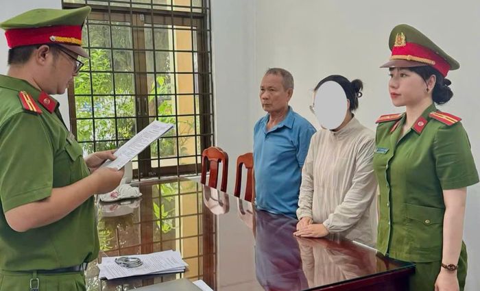 Cơ quan điều tra Công an tỉnh Quảng Ngãi tống đạt quyết định khởi tố vụ án, khởi tố bị can và bắt tạm giam đối với N.T.B.H để điều tra làm rõ hành vi phạm tội.