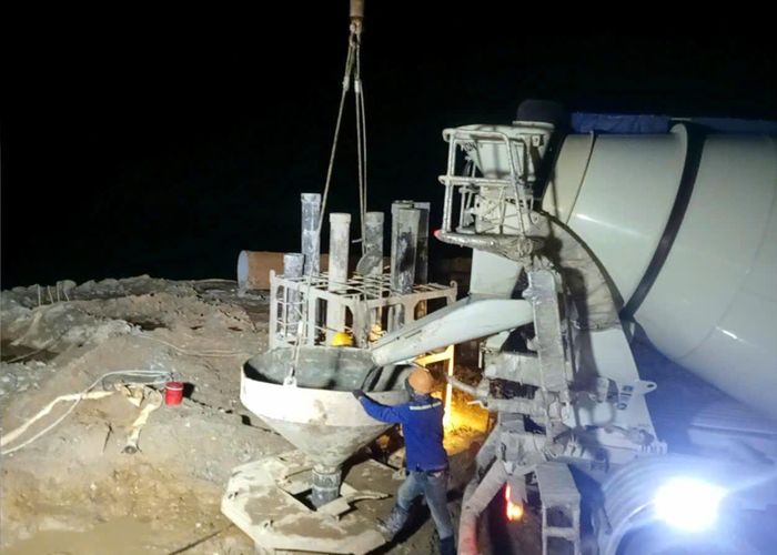 Hàng trăm kỹ sư, công nhân Tập đoàn Phúc Lộc thường xuyên duy trì các ca làm việc đến đêm muộn để đẩy nhanh tiến độ.