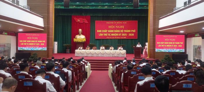 Toàn cảnh Hội nghị Ban Chấp hành Đảng bộ TP Đồng Nai lần thứ 4, nhiệm kỳ 2025-2030.