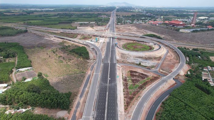 Đồng Nai giai đoạn này phát triển mạnh hệ thống cao tốc kết nối liên vùng.