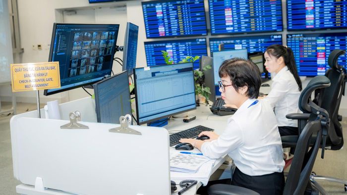 Việc triển khai mô hình A-CDM tại Cảng hàng không quốc tế Nội Bài giúp tối ưu hóa hạ tầng, nguồn lực vận hành, giảm thời gian lăn của tàu bay, tiết kiệm nhiên liệu, giảm phát thải ra môi trường (ảnh: Phan Công).