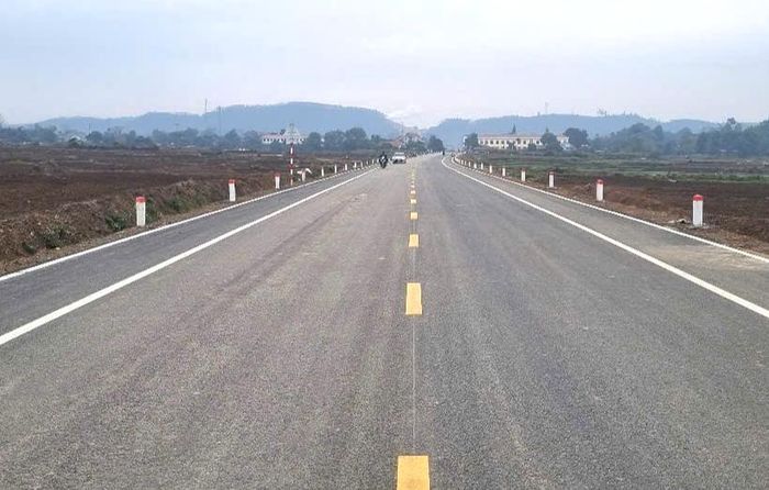 Dự án đường giao thông liên vùng kết nối đường Hồ Chí Minh với quốc lộ 70B, quốc lộ 32C tỉnh Phú Thọ đi Lào Cai phấn đấu hoàn thành và đưa vào khai thác toàn tuyến trong tháng 7/2026.