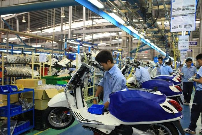 Nghị quyết 10-NQ/TW được cộng đồng doanh nghiệp Ý đánh giá là bước chuyển quan trọng trong định hướng thu hút FDI của Việt Nam (trong ảnh: Lắp ráp xe máy tại nhà máy Piaggio Phú Thọ). Ảnh: Đức Thanh