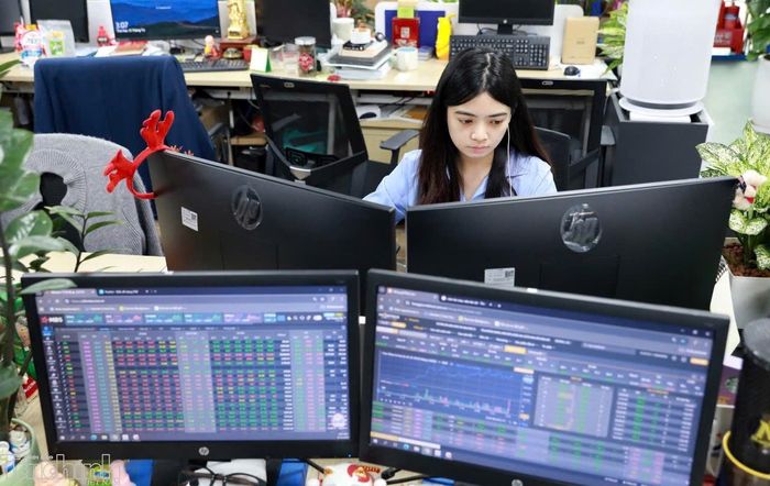 Chỉ số VN-Index chịu áp lực chốt lời mạnh trong phiên đầu tuần. Ảnh: Đức Thanh