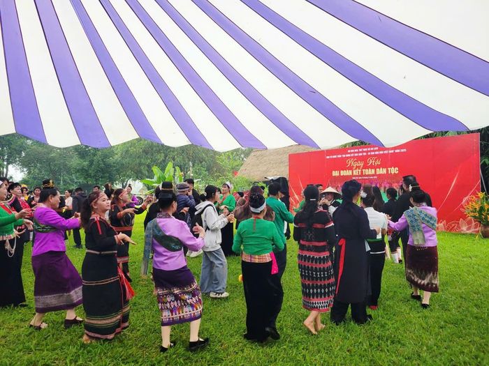 Trong hệ thống di sản văn hóa phi vật thể của dân tộc, lễ hội truyền thống chiếm một vị trí đặc biệt quan trọng, được ví như tấm gương phản chiếu sinh động đời sống tinh thần, tâm linh và cốt cách của con người Việt Nam
