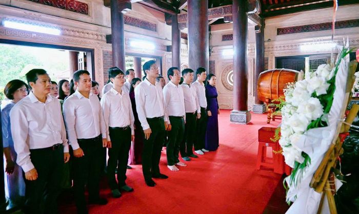 Đảng ủy, UBND phường Vĩnh Phúc (Phú Thọ) tổ chức hành trình về nguồn tại địa chỉ đỏ nhân kỷ niệm 79 năm Ngày Thương binh - Liệt sĩ (27/7/1947 - 27/7/2026). (Ảnh: Truyền thông Vĩnh Phúc)