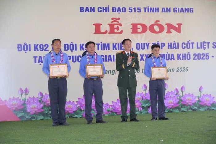 Các tập thể, cá nhân Giấy khen của Bộ CHQS tỉnh