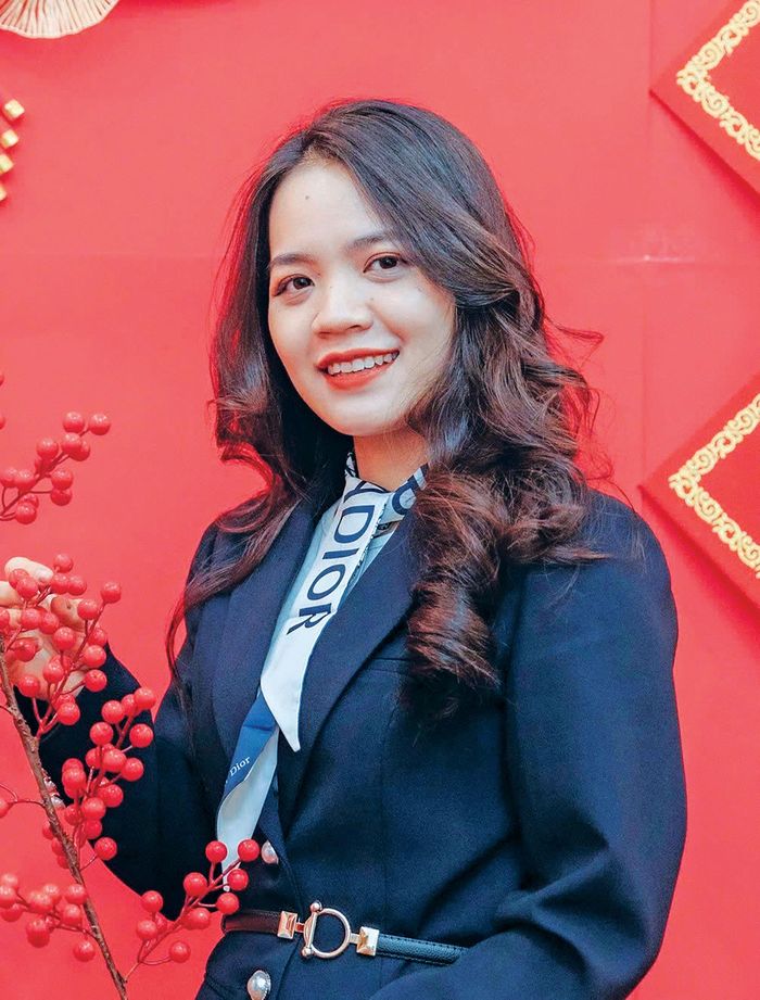Bà HỒ TRANG