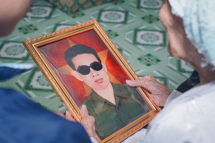 Ảnh chân dung Liệt sĩ Nguyễn Văn Lợi do các sinh viên phục dựng