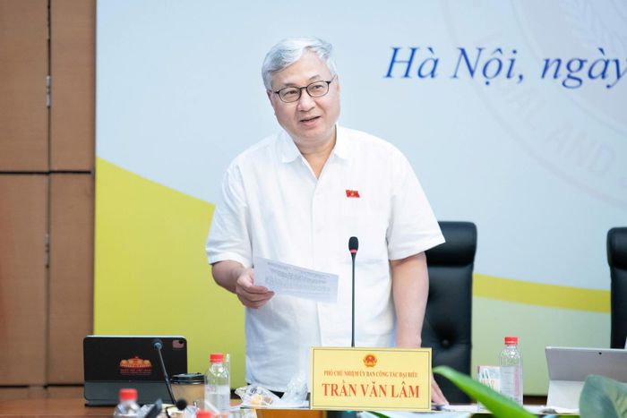 Phó Chủ nhiệm Ủy ban Công tác đại biểu Trần Văn Lâm phát biểu