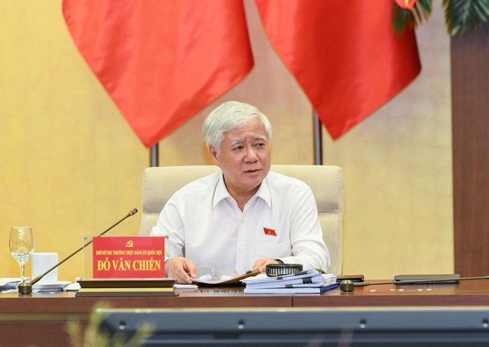 Phó Bí thư Thường trực Đảng ủy Quốc hội, Phó Chủ tịch Thường trực Quốc hội Đỗ Văn Chiến phát biểu
