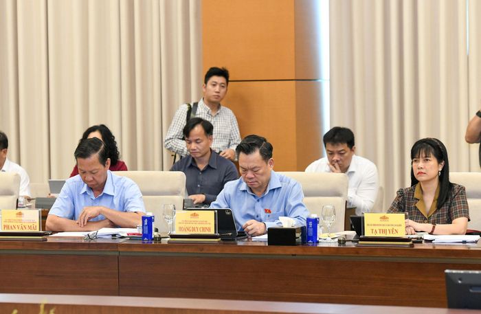 Các đại biểu tham dự cuộc họp