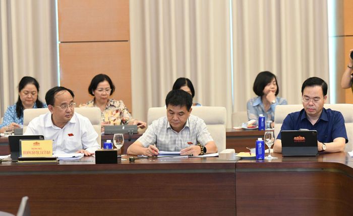 Các đại biểu tham dự cuộc làm việc