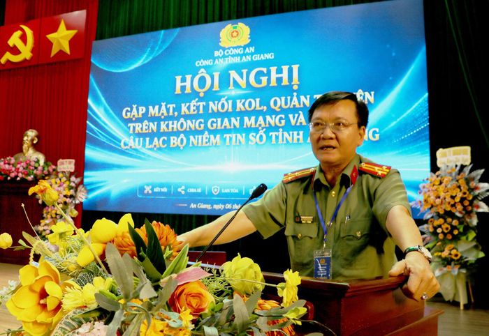 Phó Trưởng phòng 3, Cục An ninh mạng và phòng, chống tội phạm sử dụng công nghệ cao (Bộ Công an), Thượng tá Đỗ Minh Kim trình bày chuyên đề tại Hội nghị. Ảnh: Nghiêm Túc