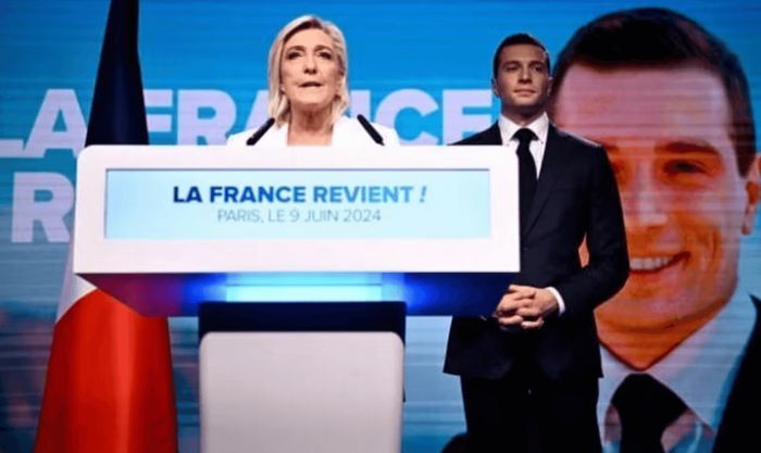 Bà Marine Le Pen là người dìu dắt ông Jordan Bardella, hiện giữ chức Chủ tịch đảng Tập hợp Quốc gia. Ảnh: Getty Images/TTXVN