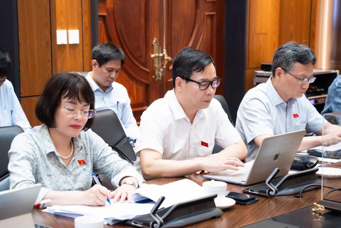 Thành viên đoàn công tác tại cuộc làm việc