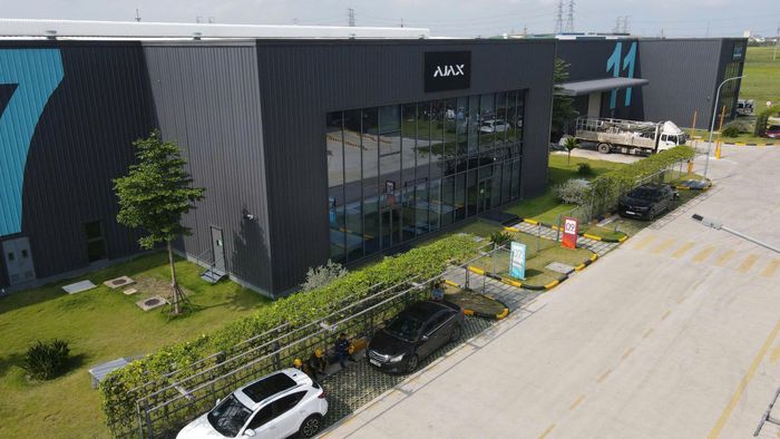 Việc tập trung sản xuất đa dạng các hệ thống an ninh điện tử và phòng cháy chữa cháy của nhà máy đòi hỏi sự kiểm soát môi trường nghiêm ngặt nhằm đảm bảo chất lượng sản xuất, hệ thống ổn định và vận hành an toàn.