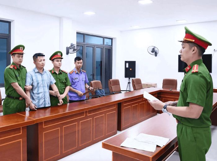 Cơ quan Cảnh sát điều tra Công an tỉnh Tuyên Quang đã thi hành Lệnh giữ người trong trường hợp khẩn cấp đối với Nguyễn Hà Duy (sinh năm 1998), giáo viên Trường THPT Chuyên Tuyên Quang
