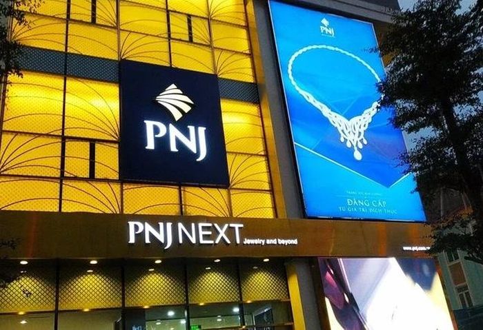 Cổ phiếu PNJ bị bán tháo, nằm sàn phiên thứ hai liên tiếp.