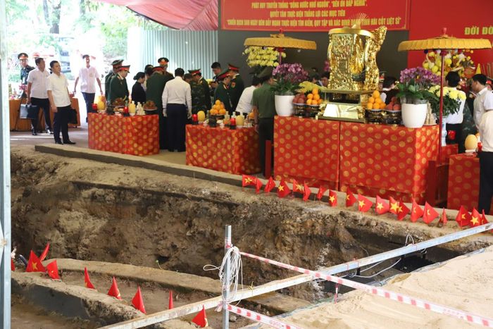 Các đại biểu tại khu vực làm lễ chính thức.