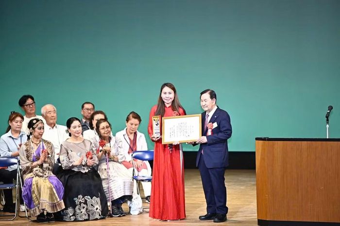 Bà Lê Thương nhận Giải thưởng “Cộng đồng cho Công dân Toàn cầu".