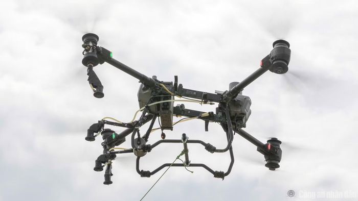 Drone được sử dụng cho nhiệm vụ cứu hộ là chiếc T50 từng tham gia làm nhiệm vụ trong đợt mưa bão số 11 hồi năm 2025 tại nhiều địa phương như Thái Nguyên, Bắc Ninh