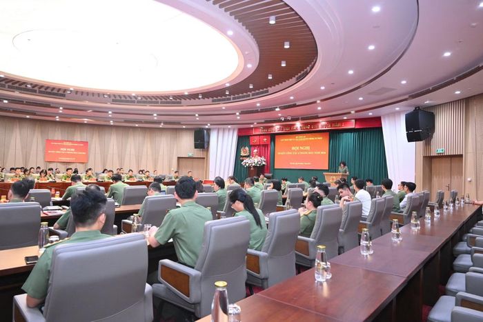 Các đại biểu tham dự hội nghị.