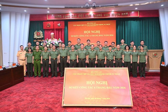 Thứ trưởng Lê Văn Tuyến và các đại biểu tham dự hội nghị.