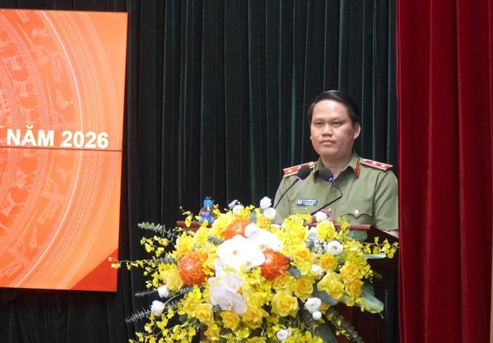 Trung tướng Bùi Quang Thanh điều hành hội nghị.