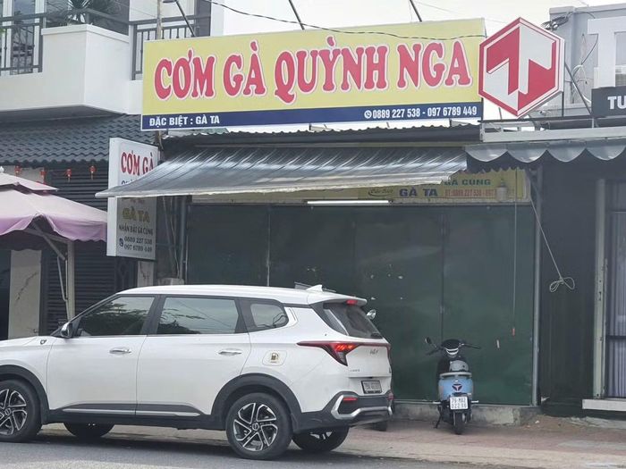 Quán cơm gà Quỳnh Nga - nơi xảy ra sự cố nghi ngờ ngộ độc thực phẩm.