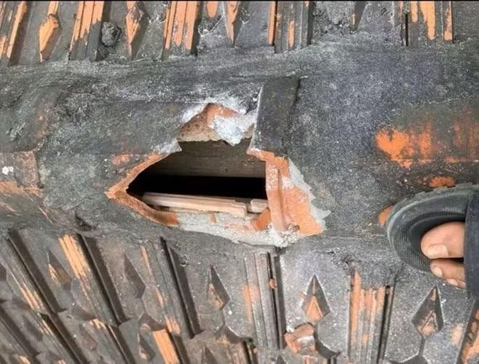 Công ty cổ phần 207 nổ mìn làm đá văng thủng cả mái nhà dân.