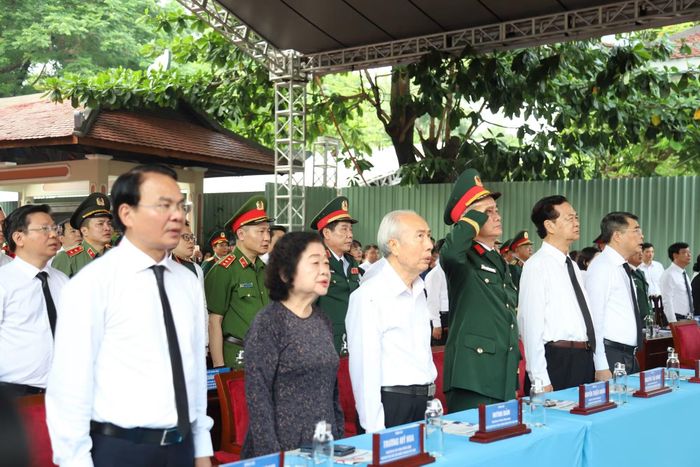 Thủ tướng Lê Minh Hưng cùng các vị lãnh đạo, đại biểu dự buổi lễ chính thức.