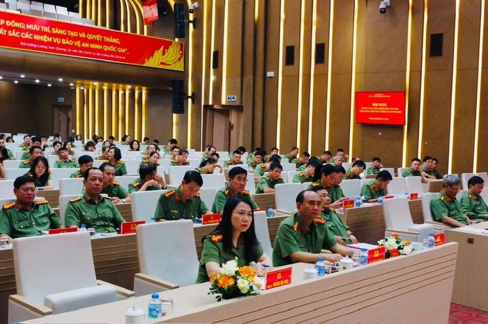 Các đại biểu tham dự hội nghị.