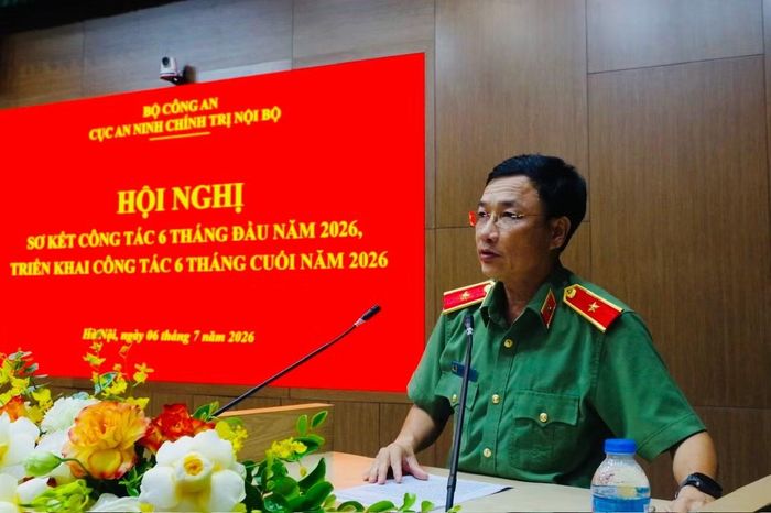 Thiếu tướng Hòa Quang Tưng, Phó Cục trưởng Cục An ninh chính trị nội bộ phát biểu tại hội nghị.