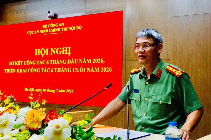 Đại tá Nguyễn Anh Tuấn, Phó Cục trưởng Cục An ninh chính trị nội bộ điều hành phần thảo luận tại hội nghị.