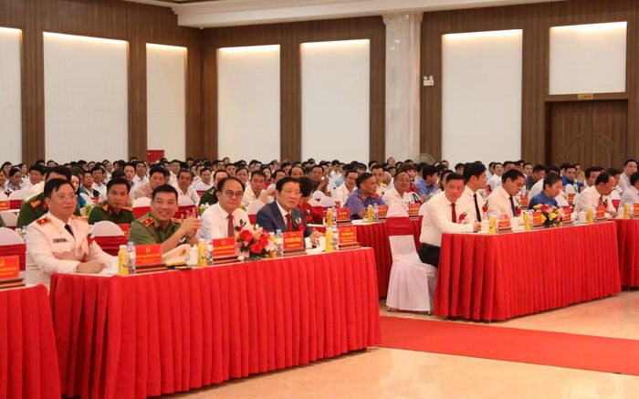 Các đại biểu tham dự buổi lễ.