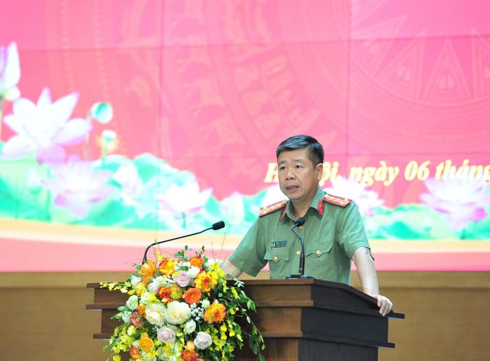 Đại tá Phan Thành Bá, Phó cục trưởng Cục An ninh điều tra phát biểu tại hội nghị.