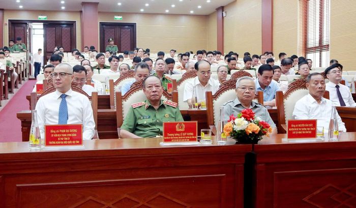 Các đại biểu tham dự buổi lễ.