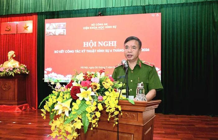 Thiếu tướng Nguyễn Tiến Nam, Viện trưởng Viện Khoa học hình sự phát biểu chỉ đạo tại hội nghị.