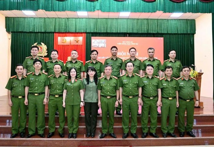 Các đại biểu tại hội nghị.