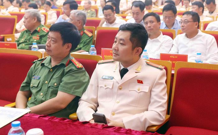 Các đại biểu tham dự buổi lễ.